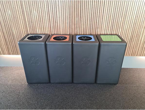 Produktbild ReinigungsBerater Mülltrennsystem BrickBin Plastik Behälter schwarz orange 65 L integrierte Beutelhalterung, aus recy (65 l)