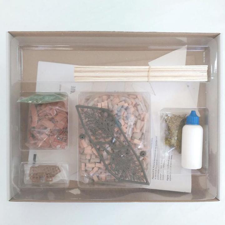 Produktbild Block Cuit. 3D Keramik-Modelbausatz -Altes Englisches Haus «Old Cottage 2» (26 x 14 x 22 cm)