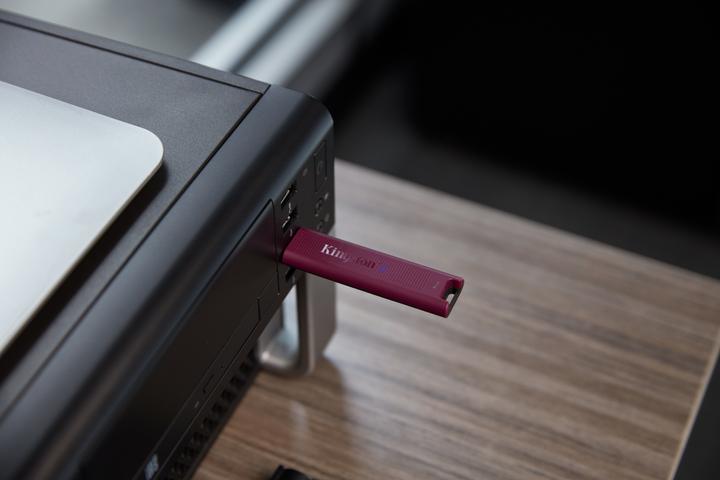 Actual product image Kingston DataTraveler Max (1000 GB, USB-A, USB 3.2)