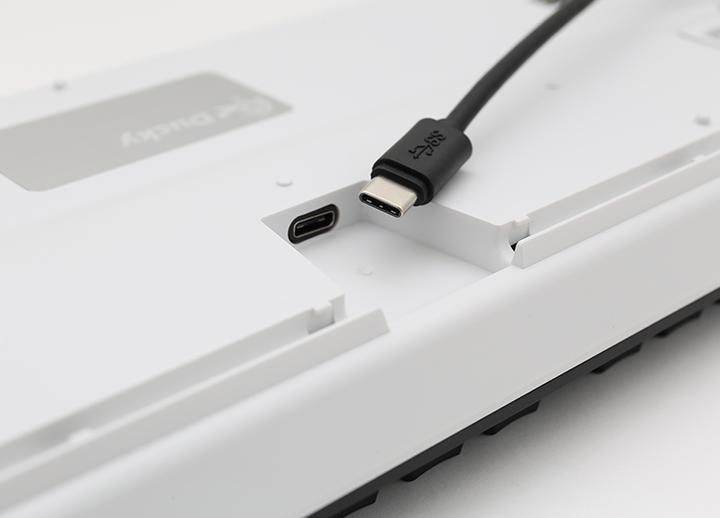Produktbild Ducky One 2 (DE, Kabelgebunden)