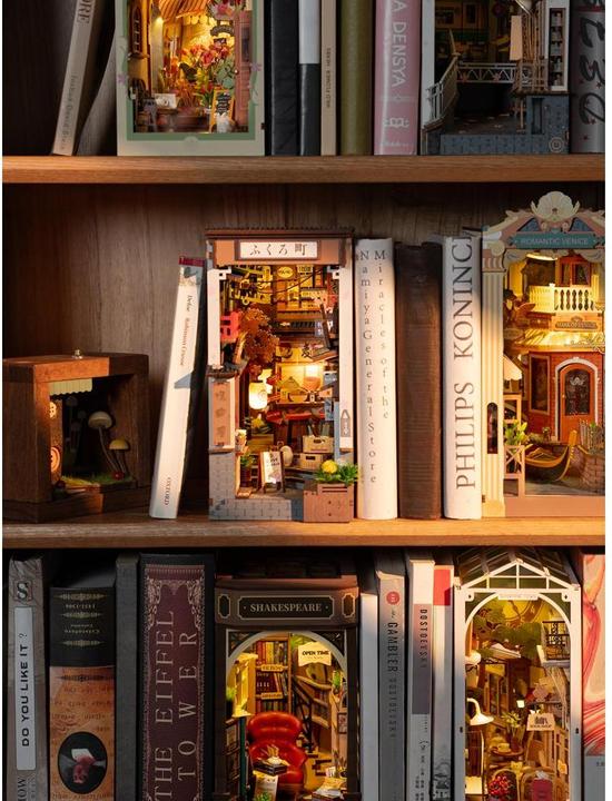 Image du produit Robotime Bausatz Sakura's Weinstrasse, Modell Art: Book Nook