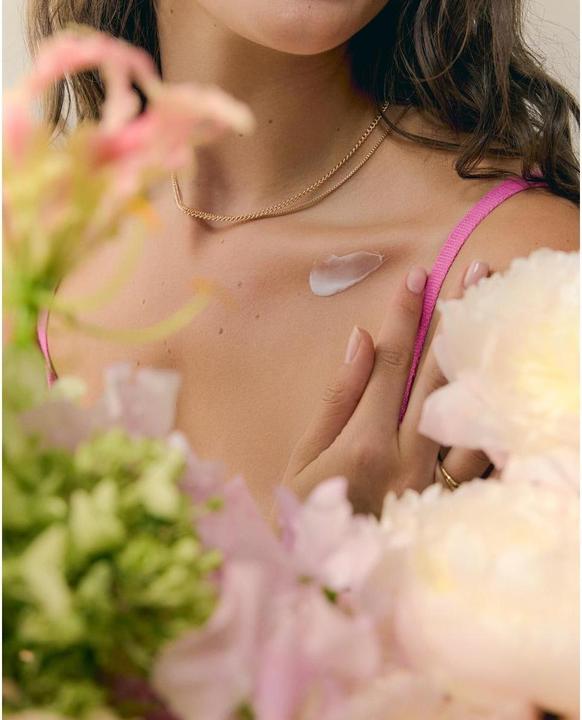 Actual product image NIVEA Floral Love Body Lotion (Body lotion, 250 ml)