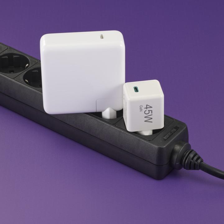 Actual product image Hama Fast charger, USB-C, PD/QC/GaN, super mini charger, 45 W, white (45 W)