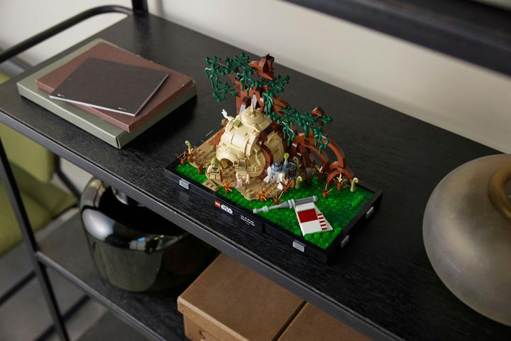 Actual product image LEGO Jedi Training on Dagobah - Diorama (75330, LEGO Star Wars)