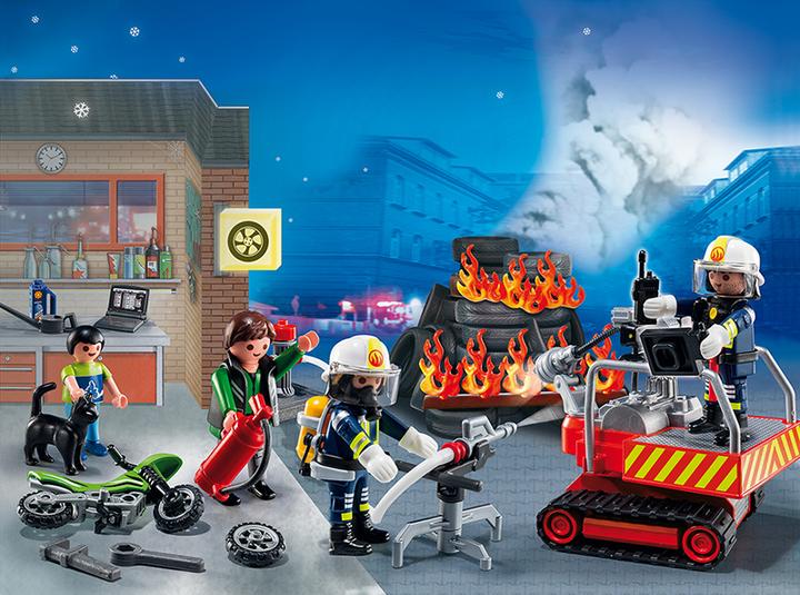 Immagine prodotto Playmobil Calendario dell'Avvento "Schieramento dei vigili del fuoco" con gioco di carte