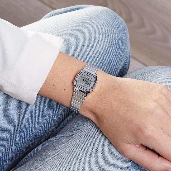 Actual product image Casio La670wea-7ef (Digital watch, Hybrid watch, 24.60 mm)