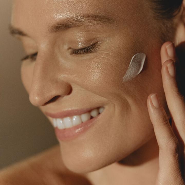 Immagine prodotto Sisley Sunleÿa G.E. Soin Solaire Anti-Âge SPF 50+ (Crema solare, SPF 50+, 50 ml)