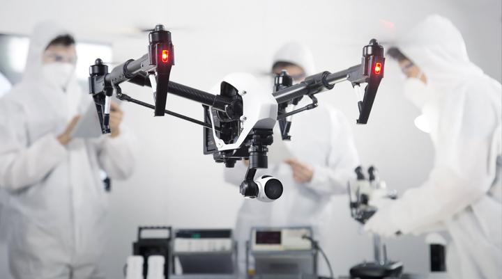 Produktbild DJI Inspire One mit zwei Fernsteuerungen (18 min, 2935 g)