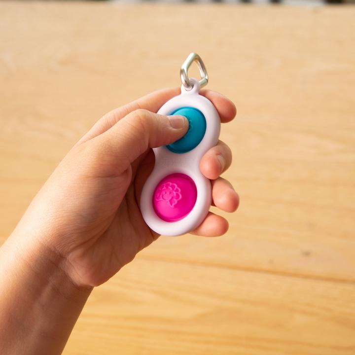 Image du produit Fat Brain Toys Pince simple Dimpl (porte-clés)