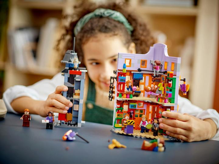 Actual product image LEGO Harry Potter De Wegisweg: De Tovertweelings Topfopshop 2in1 Set - 76422 (76422, LEGO Harry Potter)