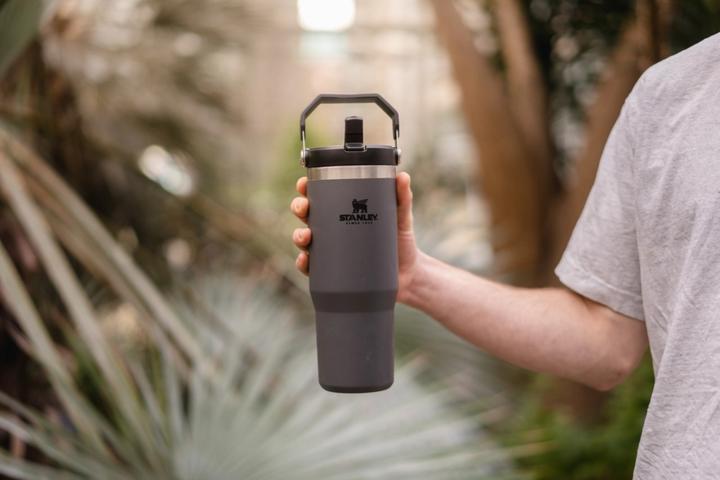 Image du produit Stanley 1913 - The IceFlow Flip Straw Tumbler - 0.89L / 30oz - Charcoal (0.85 l)