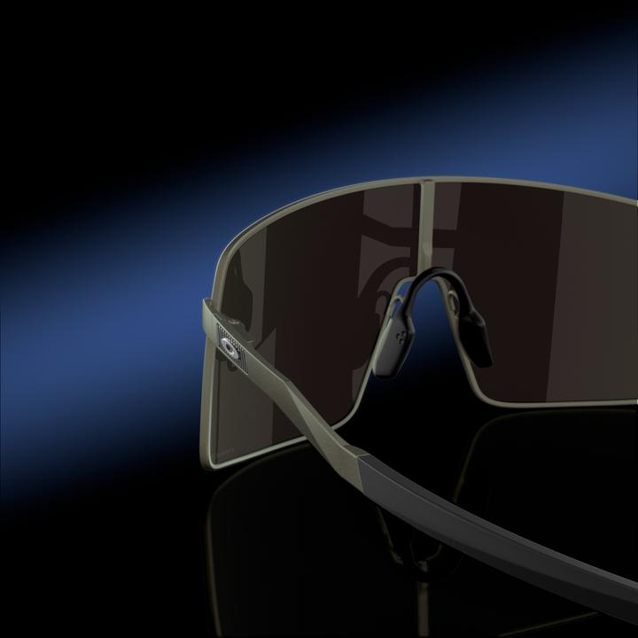 Produktbild Oakley Sutro TI Sportbrille (Satin Lead, Prizm Sapphire)