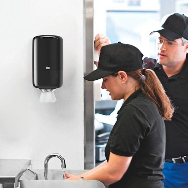 Image du produit Tork Mini distributeur à dévidage interne Noir M1 558008 1 pc.