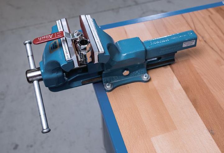 Actual product image Scangrip Magnetic vice jaws made of aluminium with fibre layer