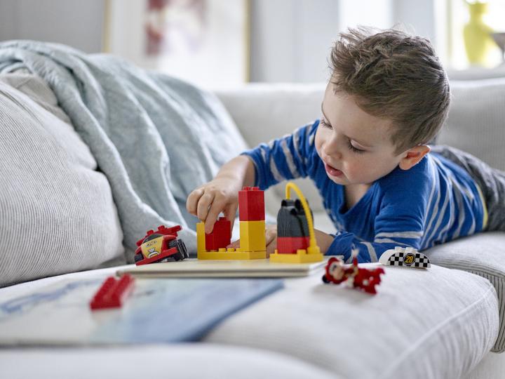 Immagine prodotto LEGO L'auto da corsa di Micky (10843)