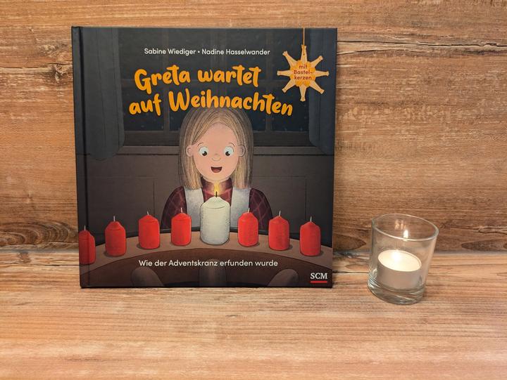 Produktbild Greta wartet auf Weihnachten - Wie der Adventskranz erfunden wurde (Deutsch, Nadine Hasselwander Sabine Wiediger, 2024)