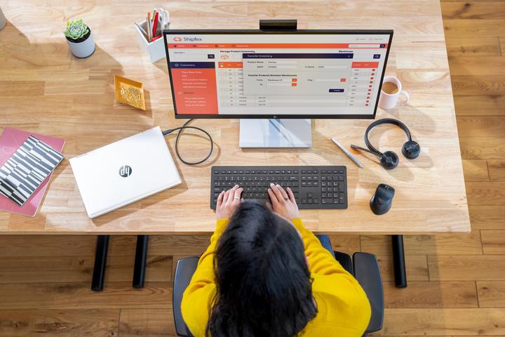 Actual product image HP E27d G4 (2560 x 1440 pixels, 27")