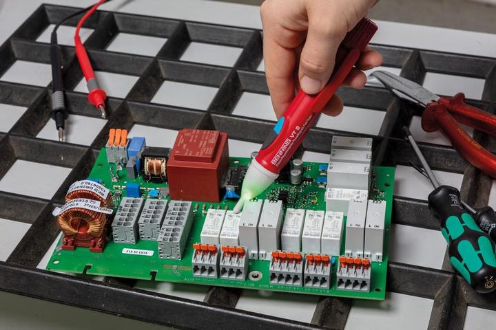 Image du produit Benning Testeur de tension sans contact Testeur de phase et de champ magnétique (CAT III 1000V, CAT IV 600V)