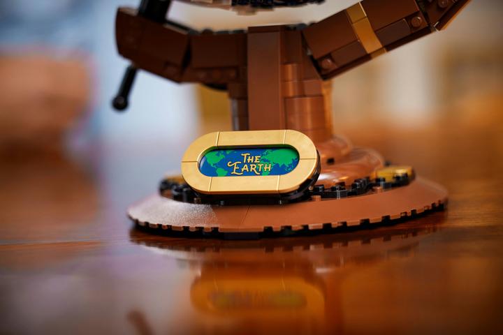 Actual product image LEGO Globe (21332, LEGO Ideas, LEGO Rare Sets)