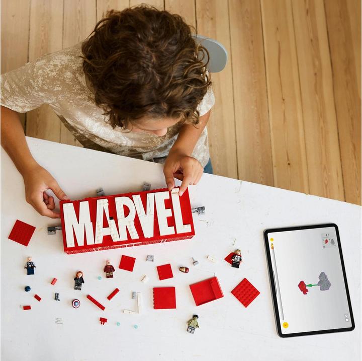 Produktbild LEGO Logo & Minifiguren (76313, LEGO Marvel)