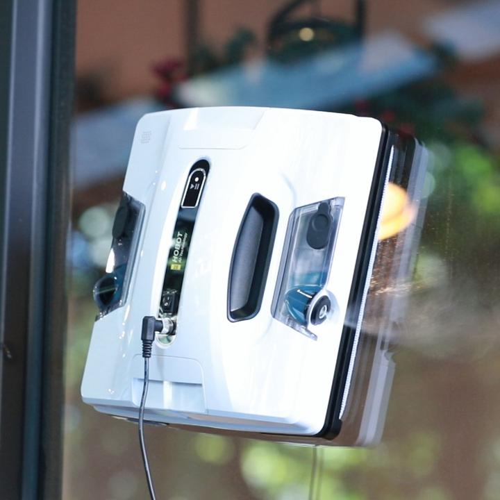 Actual product image Hobot 2S