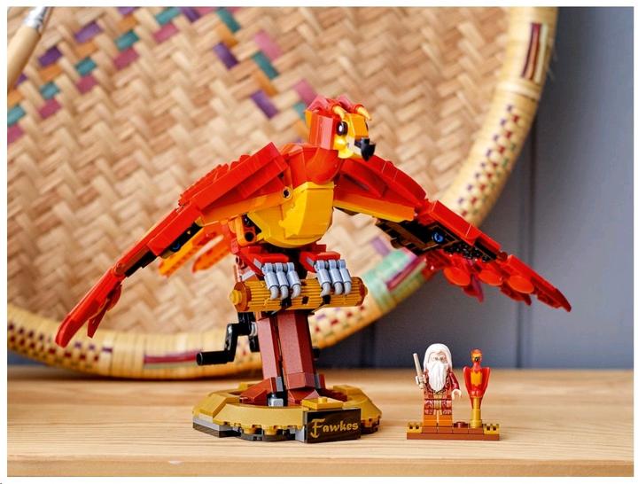 Actual product image LEGO Fawkes, Dumbledore's Phoenix (76394, LEGO Harry Potter, LEGO Rare Sets)