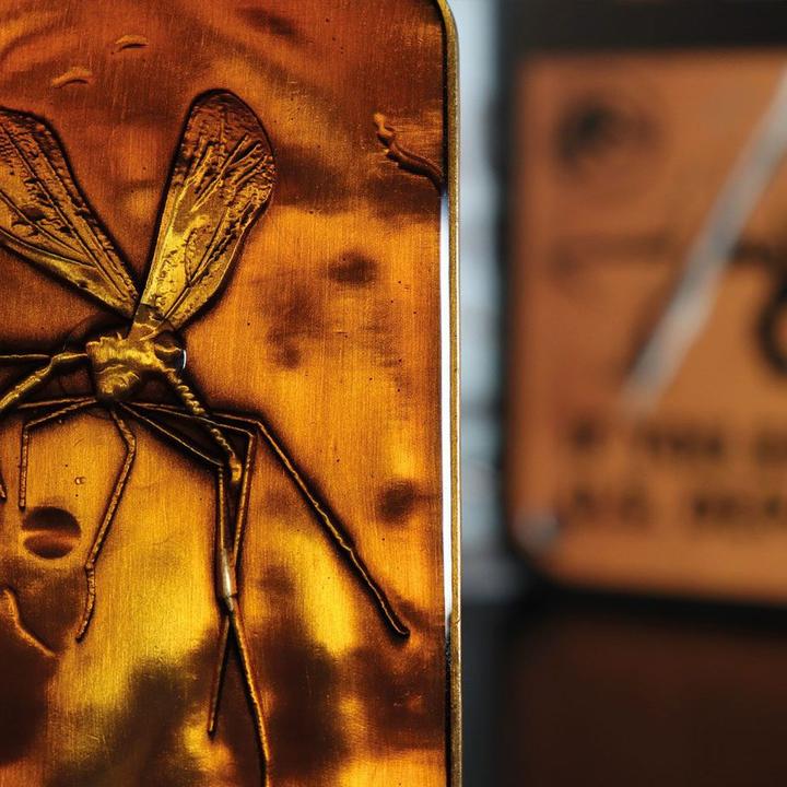 Actual product image Fanattik Jurassic Park: Mosquito in Amber - Limited Edition
