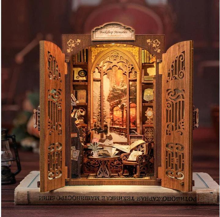 Actual product image Hidden bookshop kit