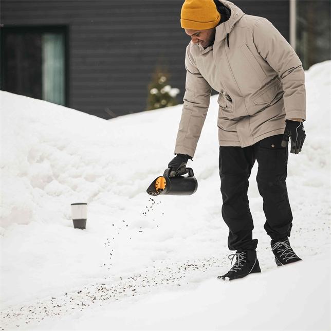 Actual product image Fiskars 1057076 Manual spreader