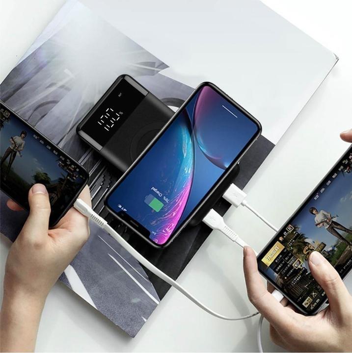 Actual product image Akashi ALTPB8000WIRL 2x USB + USB-C Port & QI Charger (10000 mAh)