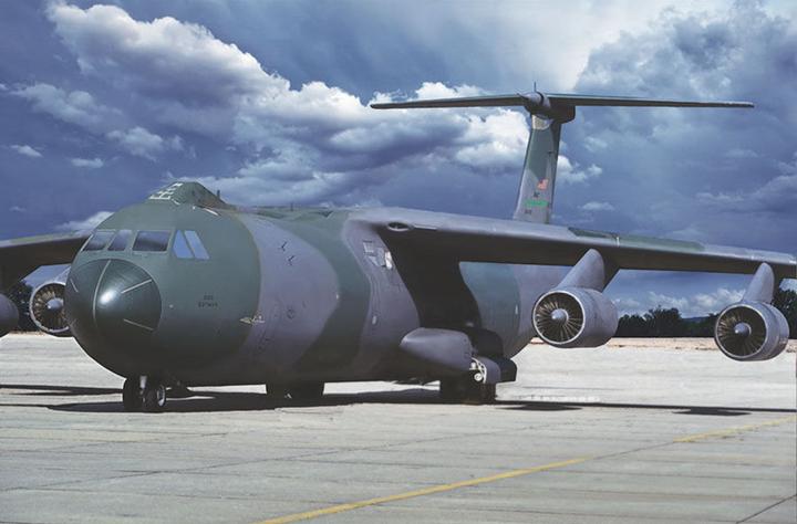 Actual product image Roden Lockheed C-141B Starlifter
