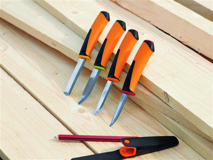 Actual product image Fiskars Carpenter's knife including holster with integrated knife sharpener, total length: 22.4 cm, S (27.80 cm)