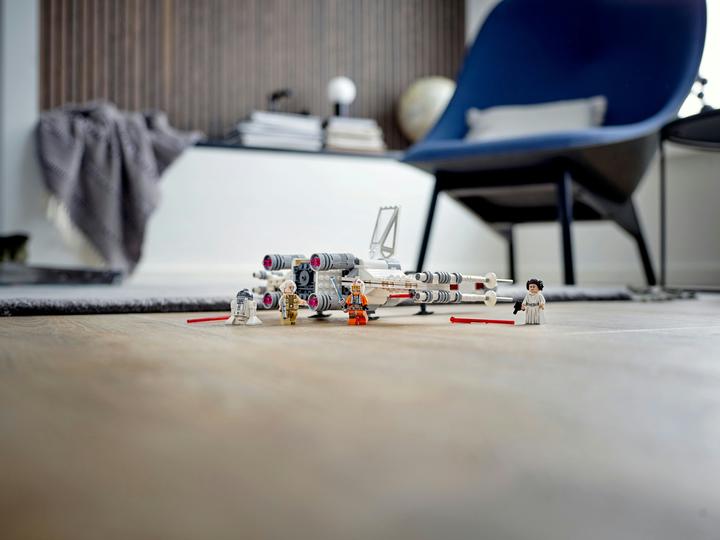 Produktbild LEGO Luke Skywalkers X-Wing Fighter (75301, LEGO Star Wars)