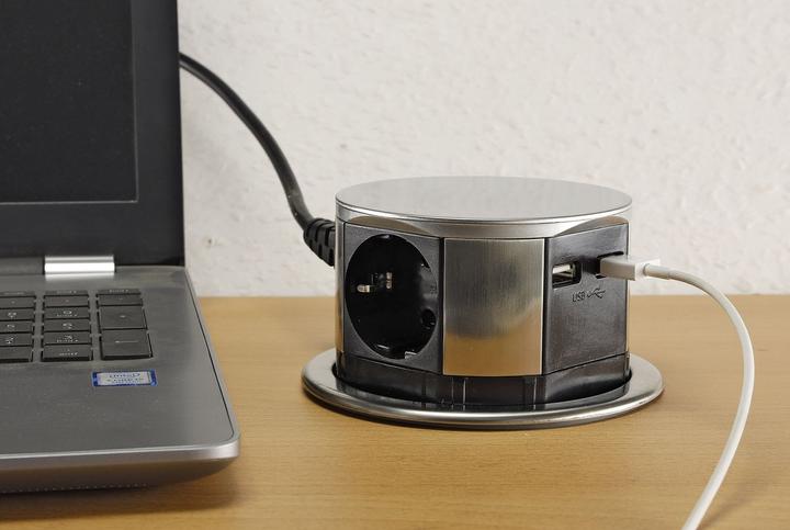 Produktbild Chilitec Schreibtisch-Einbausteckdose 3x + 2xUSB (3 x, CEE 7/3, 1.50 m)