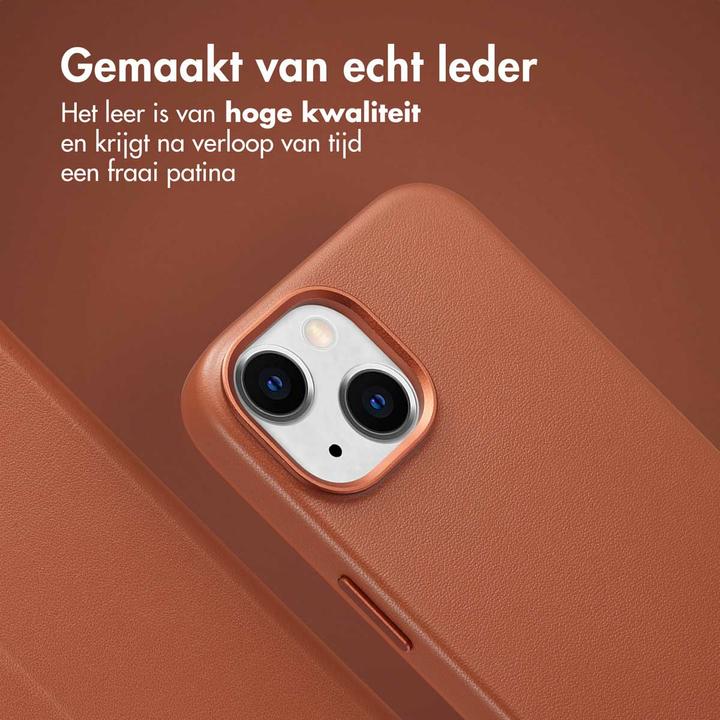 Produktbild Accezz Leather Bookcase 2-in-1 met MagSafe iPhone 15 - Sienna Brown (Apple iPhone 15)