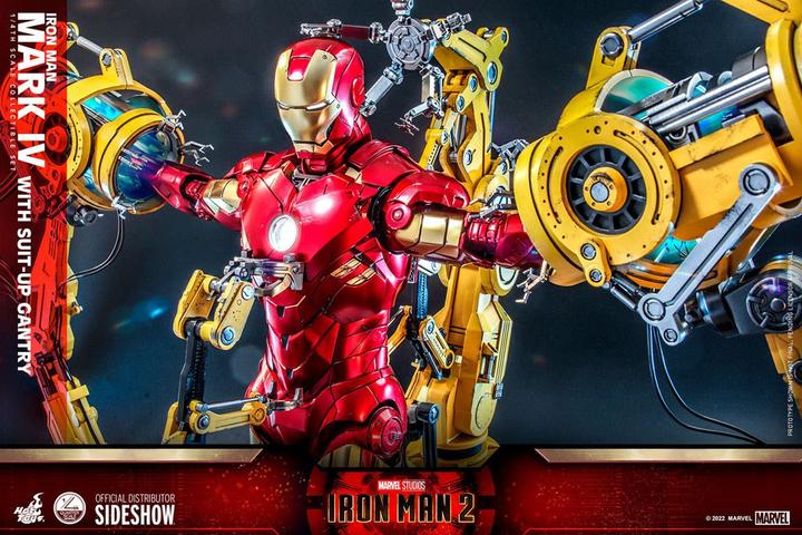 Produktbild Hot Toys Iron Man 2 figurine 1/4 Iron Man Mark IV with Suit-Up Gantry 49 cm