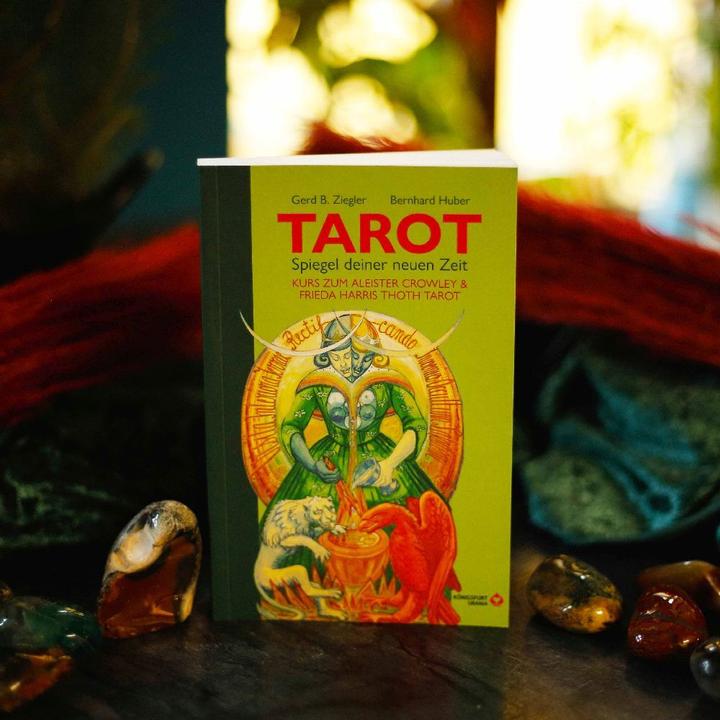 Actual product image TAROT – Spiegel deiner neuen Zeit: Kurs zum Aleister Crowley Thoth Tarot (German, Bernhard Huber, Gerd Bodhi Ziegler, 2023)