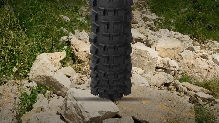 Image du produit Michelin DH 22 (27.5 x 2.40, 61-584)
