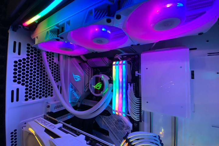 Actual product image ASUS ROG Strix LC 360 RGB White Edition Complete water cooling