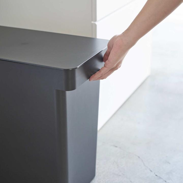 Image du produit Yamazaki Luftdichter Mülleimer mit Rollen TOWER (2250 l)
