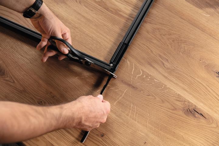 Produktbild tesa FALT Insektenschutz für Fenster, grössenverstellbarer Alu-Rahmen, faltbar (140 x 140 cm)