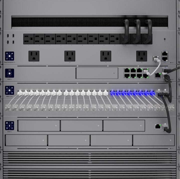 Produktbild Ubiquiti USW-PRO-MAX-24 (26 Ports)