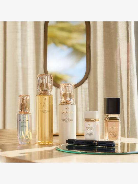 Produktbild Clé De Peau Radiant Fluid Foundation Natural BF00 (BF00 - Very Light Buff)