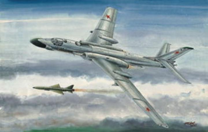 Produktbild Trumpeter Tupolev Tu-16K 10 Badger