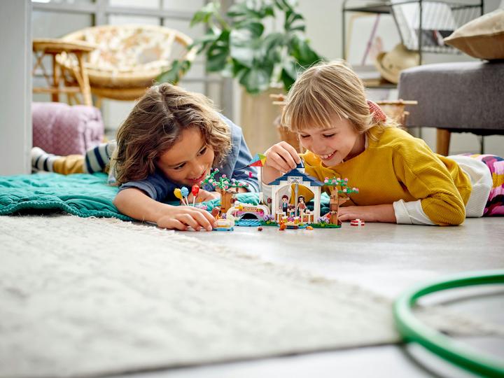 Actual product image LEGO Friends - Heartlake City Park (41447, LEGO Friends)
