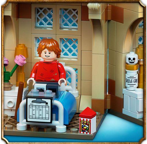 Actual product image LEGO Hogwarts Hospital Wing (76398, LEGO Harry Potter)