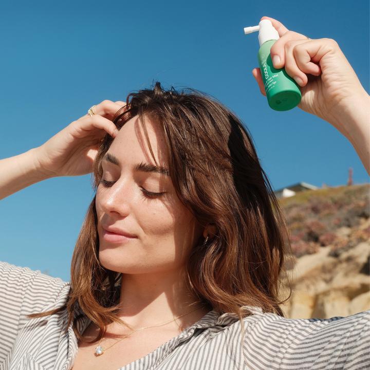 Produktbild Coola Suncare Scalp & Hair Mist (Sonnenstick, SPF 30, 60 ml, 60 g)