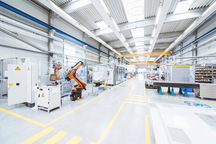 Produktbild Ledvance Low Bay Flex boldsikker 16275lm 1500mm 105W/840 bredstrålende (90°) (16275 lm)
