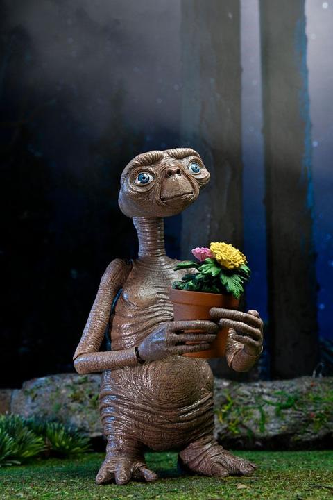 Actual product image Neca E.T. - The Extra-Terrestrial: Ultimate E.T.