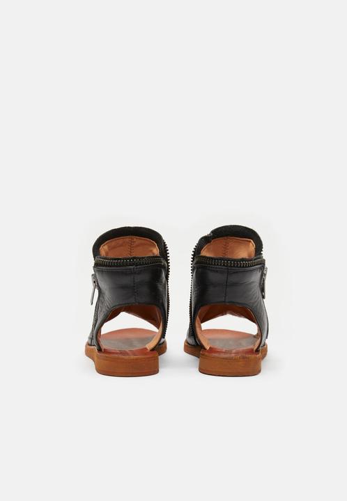 Produktbild Felmini Die Wide fit CAROLINA W095 kombiniert Stil und Komfort und wurde speziell für Personen entwi (41)